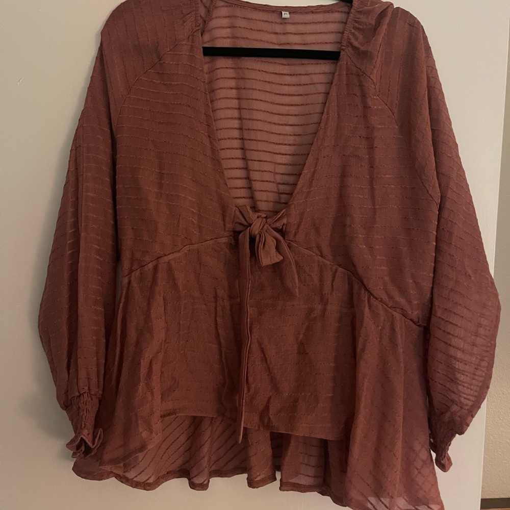 Front tie top